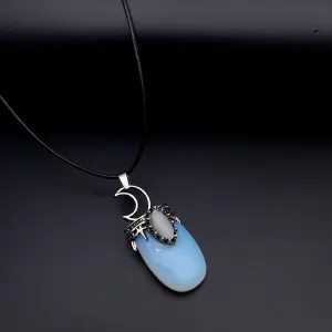 Collar Media Luna Cuarzo Piedra Luna: Elegancia y Armonía en Cada Detalle - Collar Media Luna Cuarzo Piedra Luna