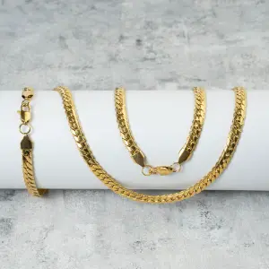 Cadena Grabada - Oro Laminado: Elegancia atemporal - Cadena Grabada - Oro Laminado