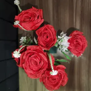 Ramo de 6 Rosas Artificiales OMC-731: Elegancia Duradera - Ramo de 6 Rosas Artificiales OMC-731