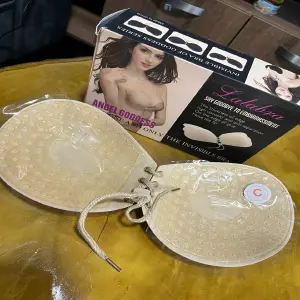 Brasier Adhesivo Invisible Mariposa: ¡Libertad y Confianza sin Límites! - Brasier Adhesivo Invisible Mariposa