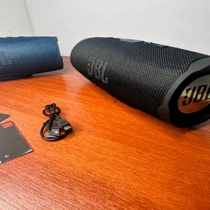 PARLANTE JBL CHARGE 4: Música potente y portátil - PARLANTE JBL CHARGE 4