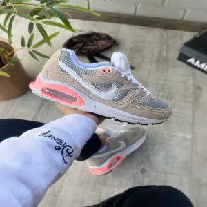 Nike Air Max Command DAMA: El Confort y el Estilo se Unen - Nike Air Max Command DAMA